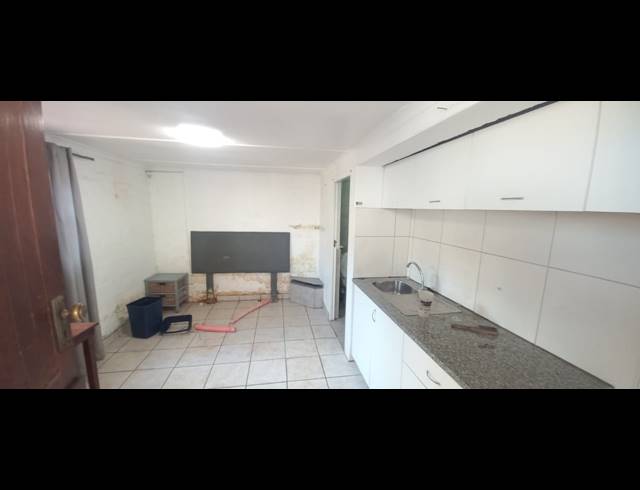 3 BEDROOM FREEHOLD FOR SALE IN GLENMORE